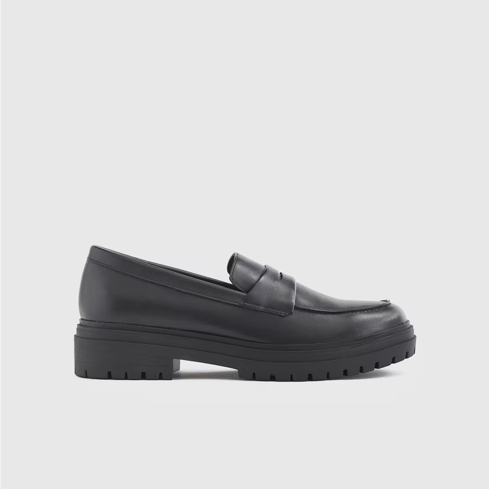 Quince Black Leather Lug sole Loafers. Size 8